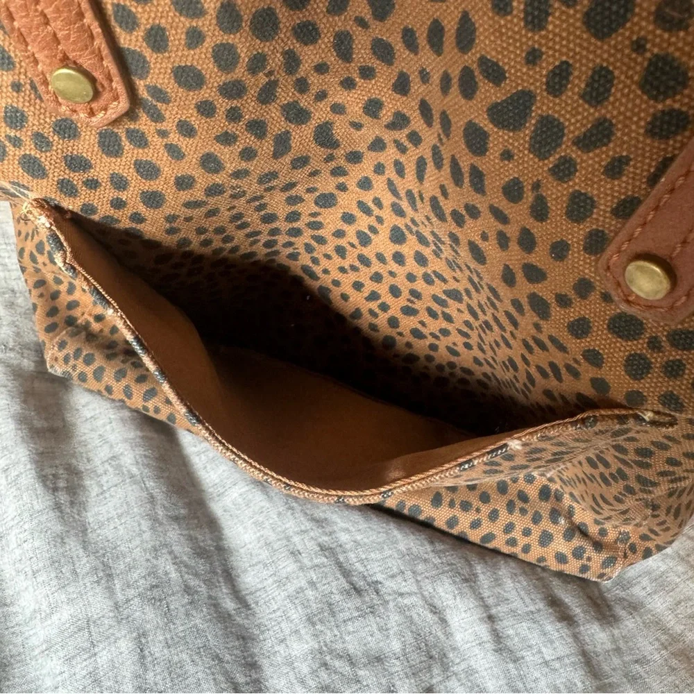 Universal Thread brown cheetah print canvas tote bag